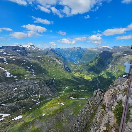 Quaiet Valley * Vestnes